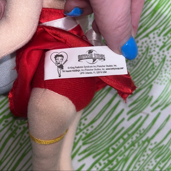 Betty Boop stuffed doll with chefs hat and cupcake 19” - Picture 8 of 8